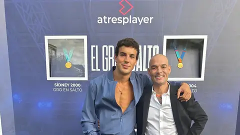 Óscar Casas y Gervasio Deferr en el medallero olímpico durante el Festival de Cine de San Sebastián Óscar Casas y Gervasio Deferr en el medallero olímpico durante el Festival de Cine de San Sebastián