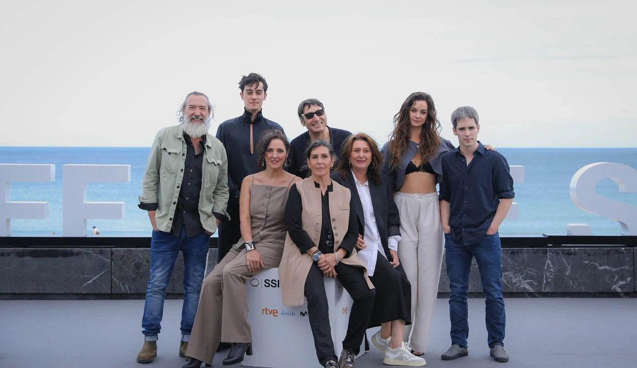 La sombra de la tierra, la nueva serie original de atresplayer, aterriza en el Festival de San Sebastián
