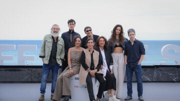 La sombra de la tierra, la nueva serie original de atresplayer, aterriza en el Festival de San Sebastián 