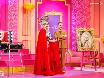 Manuela Trasobares visita el taller de Drag Race España en el primer mini reto de la temporada Manuela Trasobares visita el taller de Drag Race España en el primer mini reto de la temporada