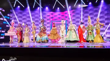 Las reinas se lo ponen todo para la pasarela ‘Barrococó’: historia, moda y lookazos de muerte