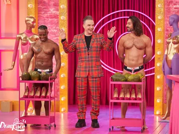 Las reinas se equipan para partir malones en el minireto de la semana al más puro estilo travesti: ¡Con tacones! Las reinas se equipan para partir malones en el minireto de la semana al más puro estilo travesti: ¡Con tacones!