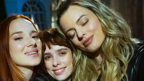 Sonia, Lidia y Ruth son las tres hermanas de ¿A qué estás esperando?. Sonia, Lidia y Ruth son las tres hermanas de ¿A qué estás esperando?.