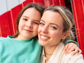 Adriana Torrebejano y Noa Álvarez son madre e hija en ¿A qué estás esperando? Adriana Torrebejano y Noa Álvarez son madre e hija en ¿A qué estás esperando?