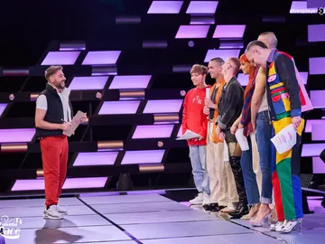 Las reinas ensayan sobre el escenario de Drag Race España el musical ‘Eternas’, siguiendo las indicaciones de Carmelo Las reinas ensayan sobre el escenario de Drag Race España el musical ‘Eternas’, siguiendo las indicaciones de Carmelo