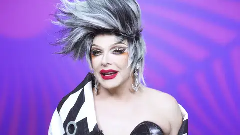 ¡Llega el momento del cotilleo! Las reinas de Drag Race España adivinan a qué compañera pertenecen unos jugosos secretos ¡Llega el momento del cotilleo! Las reinas de Drag Race España adivinan a qué compañera pertenecen unos jugosos secretos