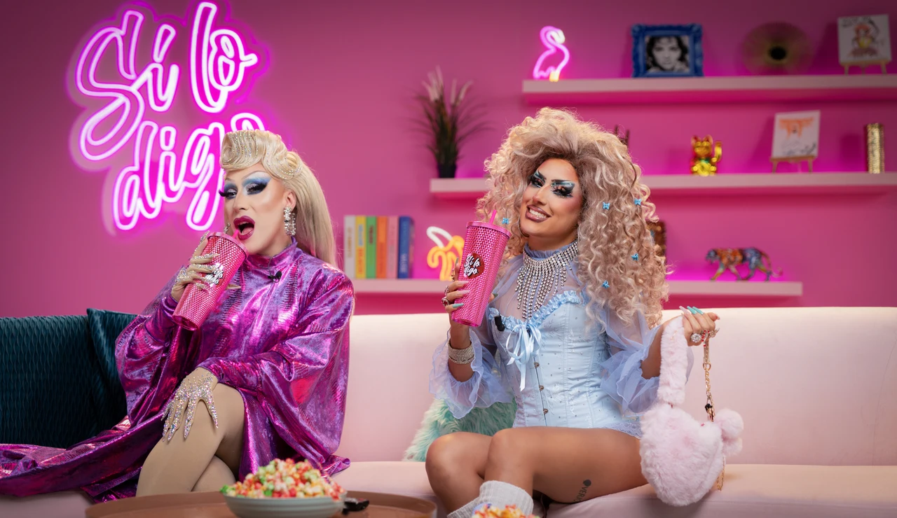 Clover Bish y Samantha Ballentines abren el telón de Sí lo digo con una improvisación muy divertida tras comentar Drag Race España