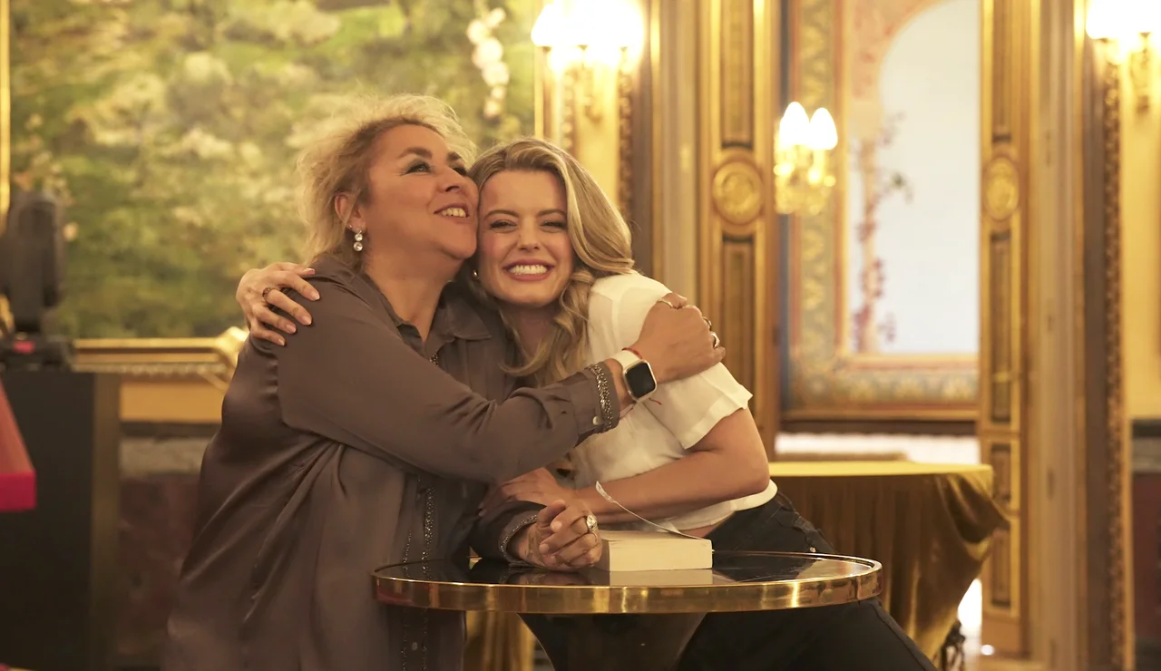 Adriana Torrebejano se sincera con Megan Maxwell: "¿A qué estás esperando? me ha ayudado a quererme más"
