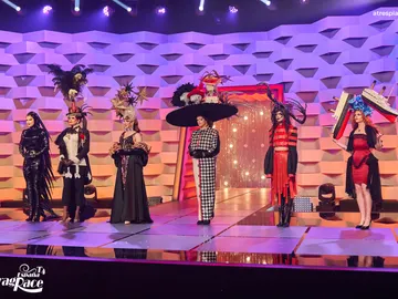 ¡Tocadas, pero nunca hundidas!: Las reinas sacan a la luz sus mejores accesorios para la cabeza en pasarela ¡Tocadas, pero nunca hundidas!: Las reinas sacan a la luz sus mejores accesorios para la cabeza en pasarela