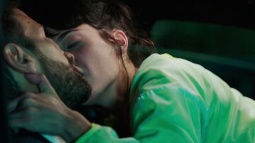 Daryl cumple la fantas&iacute;a de Carol: practicar &lsquo;dogging&rsquo;