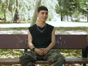 Kiko Bena interpreta a Koldo en FoQ. La nueva generación: "La impulsividad es lo que más me conecta con el personaje" Kiko Bena interpreta a Koldo en FoQ. La nueva generación: "La impulsividad es lo que más me conecta con el personaje"
