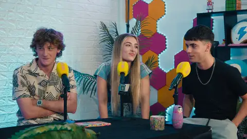 Jon, Asia y Koldo en el podcast Vaya Vaina Jon, Asia y Koldo en el podcast Vaya Vaina