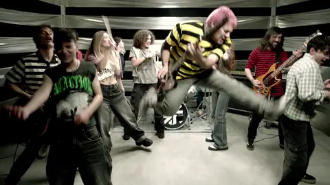 La nueva promo de FoQ revive el mítico videoclip de la serie original La nueva promo de FoQ revive el mítico videoclip de la serie original