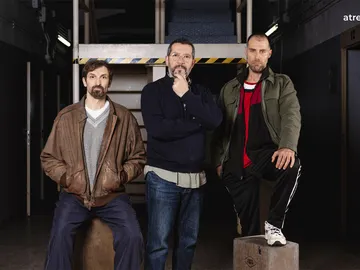 atresplayer arranca el rodaje de ’33 días’, su nueva serie original creada por Carles Porta, con José Manuel Poga y Julián Villagrán como protagonistas atresplayer arranca el rodaje de ’33 días’, su nueva serie original creada por Carles Porta, con José Manuel Poga y Julián Villagrán como protagonistas