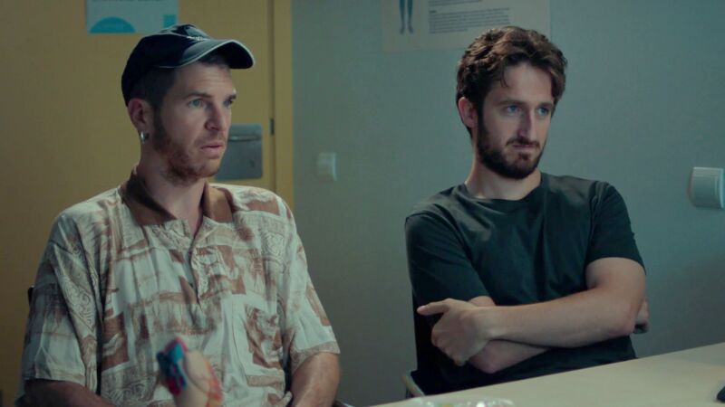 Edu acompaña a Raúl al médico 