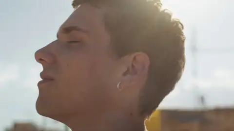 Hugo Welzel es Carlos en Mar afuera Hugo Welzel es Carlos en Mar afuera