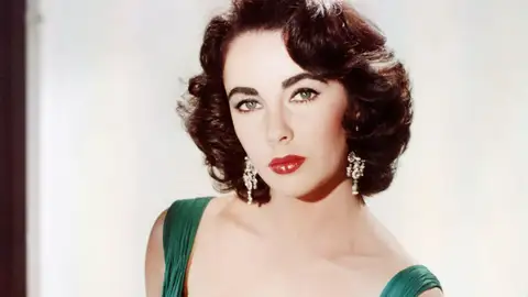 El Marbella club fue el hotel marbellí donde se hospedaron grandes figuras como Audrey Hepburn, Ava Gardner, la familia Kennedy, Sean Connery o Liza Minelli. El Marbella club fue el hotel marbellí donde se hospedaron grandes figuras como Audrey Hepburn, Ava Gardner, la familia Kennedy, Sean Connery o Liza Minelli.