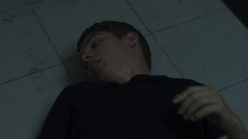 Carlos en el suelo tras la pelea con Ray en el &uacute;ltimo cap&iacute;tulo de Mar Afuera