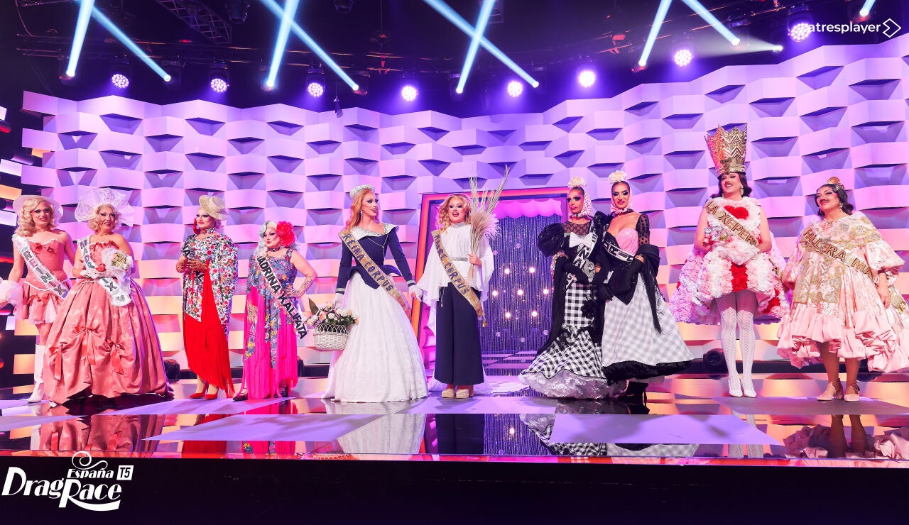 La categor&iacute;a es&hellip; &iexcl;Reina de mi pueblo y madrina! Las reinas desfilan con sus familiares en el makeover de Drag Race Espa&ntilde;a