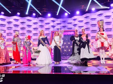 La categor&iacute;a es&hellip; &iexcl;Reina de mi pueblo y madrina! Las reinas desfilan con sus familiares en el makeover de Drag Race Espa&ntilde;a