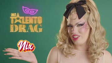 ¡Ella es artista! Nix nos enseña a dibujar con Denébola Murnau como modelo en Mi Talento Drag