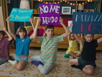 Los Vicho montan una sentada en el salón de su casa Los Vicho montan una sentada en el salón de su casa