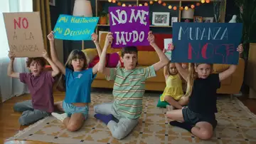 Los Vicho montan una sentada en el salón de su casa Los Vicho montan una sentada en el salón de su casa