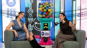 Maya Pixelskaya y Lola Lolita en Una vuelta más Maya Pixelskaya y Lola Lolita en Una vuelta más